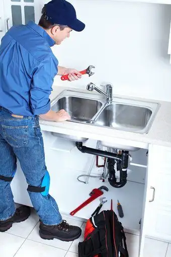 Tại sao vòi nước bị rò rỉ và cách khắc phục nhanh