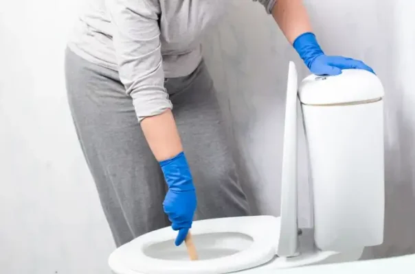 Cách Thông Bồn Cầu Bị Tắc Giấy Vệ Sinh
