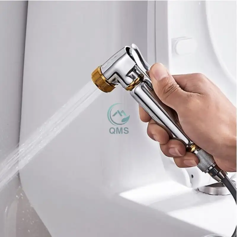 Vòi Xịt Vệ Sinh Cầm Tay: Nhỏ Gọn Nhưng Không Thể Thiếu
